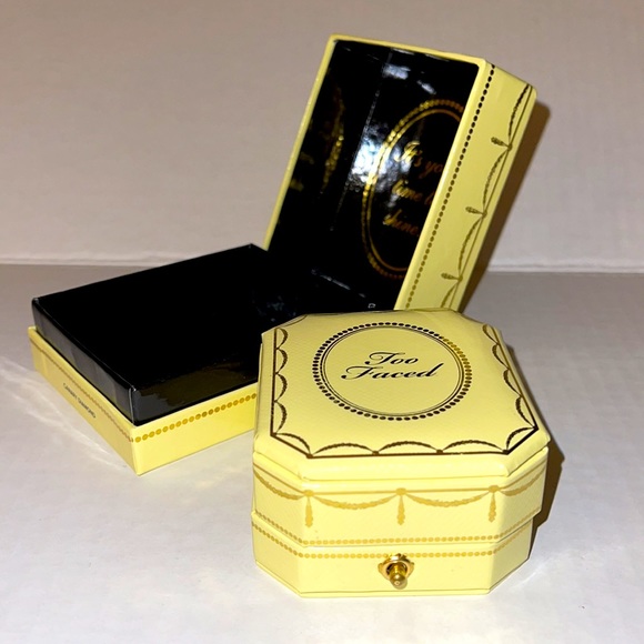 Too Faced •Diamond Light Highlighter • RADIANT PRESSED POWDER💋 - Picture 2 of 6